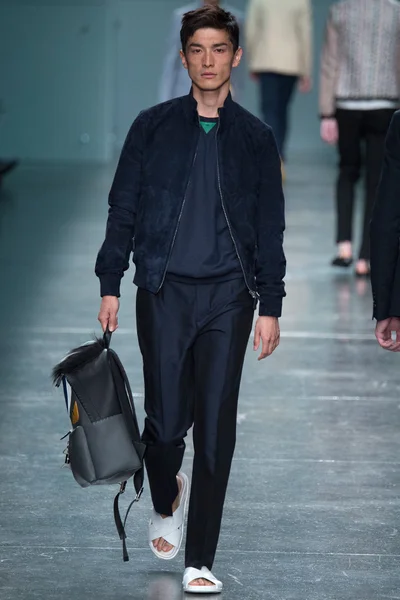 Look 19